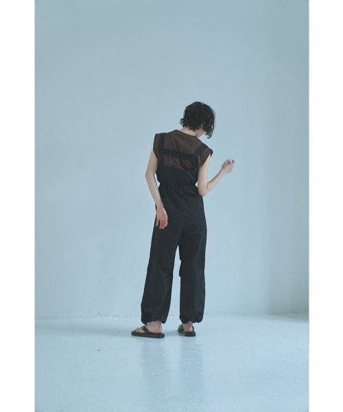 marjour（マージュール）の「NYLON ZIP SALOPETTE（サロペット/オーバーオール・レディース・ブラック/ベージュ・M）」の9枚目の写真