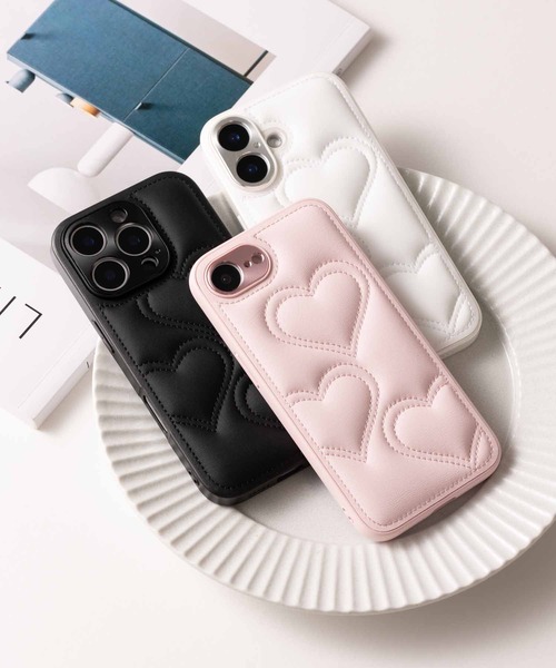 emonique(エモニーク)の「iPhoneケース カバー PUレザー ハートキルティング【iPhone 13/14/15/15pro/16/16pro/16E/17/17pro/17e/Air対応】(スマホケース/カバー・レディース・ピンク/ホワイト/ブラック・iPhone 16e/iPhone 16 Pro/iPhone 16/iPhone 15 Pro/iPhone 15/iPhone 14/iPhone 17/iPhone 17 Pro/iPhone Air)」の4枚目の写真