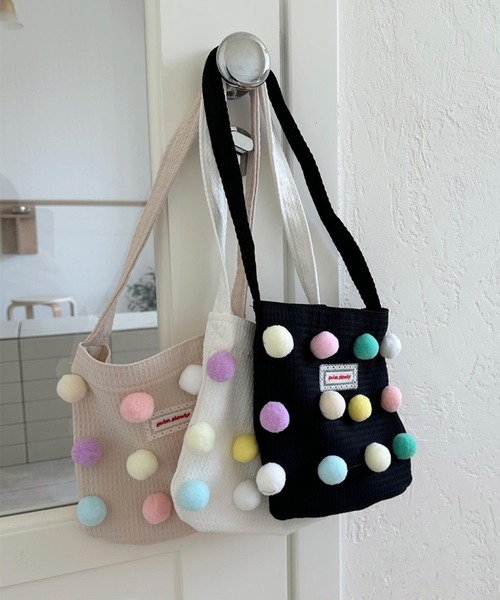 aimoha(アイモハ)の「【-aimoha-KIDS-】キッズ カラフルぽんぽんショルダーバッグ(ショルダーバッグ・キッズ・ベージュ/イエロー/ブルー・FREE)」の11枚目の写真