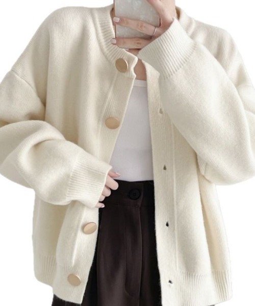 cammie(キャミー)の「ビックボタンドロップショルダーニットカーディガン(カーディガン/ボレロ・レディース・ベージュ/ライトグレー/レッド/ブラック/オフホワイト・FREE)」の6枚目の写真