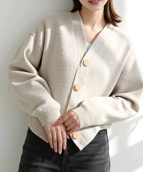 cammie(キャミー)の「ビックボタンドロップショルダーニットカーディガン(カーディガン/ボレロ・レディース・ベージュ/ライトグレー/レッド/ブラック/オフホワイト・FREE)」の13枚目の写真