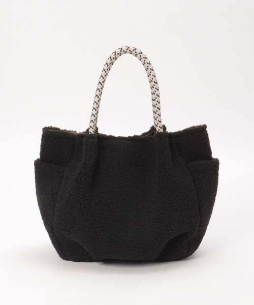 ikka（イッカ）の「【軽量】ボアロゴイリミニトート（トートバッグ・レディース・ブラック/ブラウン/オフホワイト/モカ・FREE）」の6枚目の写真