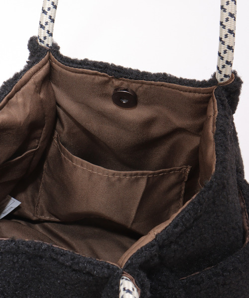 ikka（イッカ）の「【軽量】ボアロゴイリミニトート（トートバッグ・レディース・ブラック/ブラウン/オフホワイト/モカ・FREE）」の11枚目の写真