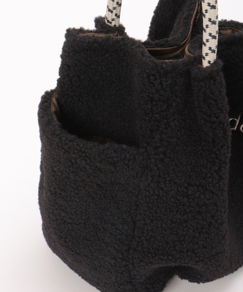 ikka（イッカ）の「【軽量】ボアロゴイリミニトート（トートバッグ・レディース・ブラック/ブラウン/オフホワイト/モカ・FREE）」の16枚目の写真