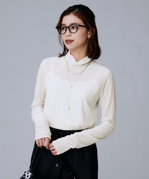 UNTITLED(アンタイトル)の「【ハイネック/レイヤード/重ね着におすすめ】トリコットベロア シアーインナー(Tシャツ/カットソー・レディース・ブラック/オフホワイト・44/04/02/00/48)」の1枚目の写真