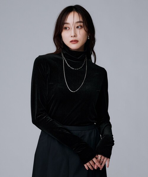 UNTITLED(アンタイトル)の「【ハイネック/レイヤード/重ね着におすすめ】トリコットベロア シアーインナー(Tシャツ/カットソー・レディース・ブラック/オフホワイト・44/04/02/00/48)」の2枚目の写真