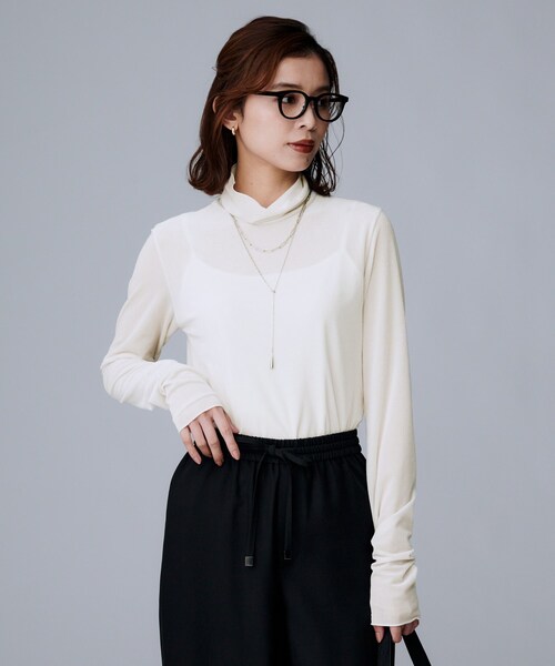 UNTITLED(アンタイトル)の「【ハイネック/レイヤード/重ね着におすすめ】トリコットベロア シアーインナー(Tシャツ/カットソー・レディース・ブラック/オフホワイト・44/04/02/00/48)」の4枚目の写真