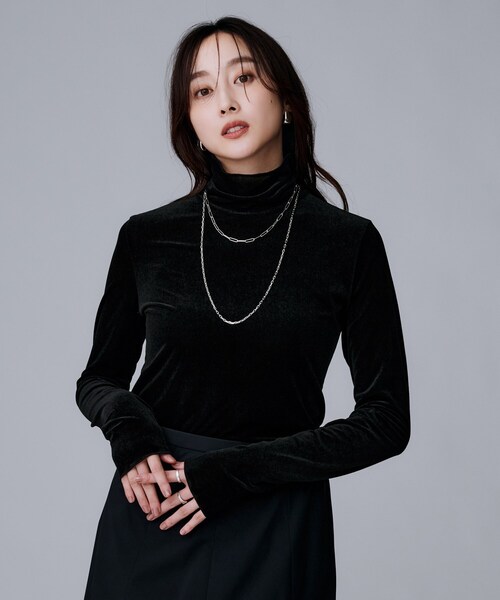 UNTITLED(アンタイトル)の「【ハイネック/レイヤード/重ね着におすすめ】トリコットベロア シアーインナー(Tシャツ/カットソー・レディース・ブラック/オフホワイト・44/04/02/00/48)」の8枚目の写真