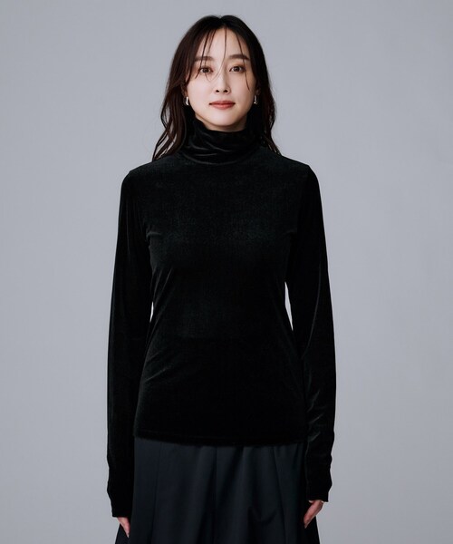 UNTITLED(アンタイトル)の「【ハイネック/レイヤード/重ね着におすすめ】トリコットベロア シアーインナー(Tシャツ/カットソー・レディース・ブラック/オフホワイト・44/04/02/00/48)」の12枚目の写真