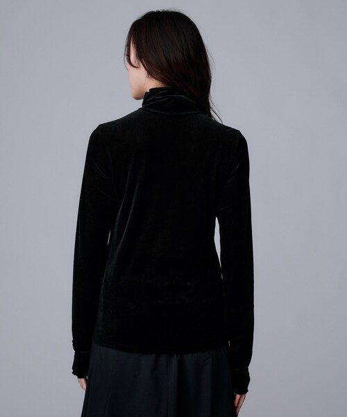 UNTITLED(アンタイトル)の「【ハイネック/レイヤード/重ね着におすすめ】トリコットベロア シアーインナー(Tシャツ/カットソー・レディース・ブラック/オフホワイト・44/04/02/00/48)」の14枚目の写真