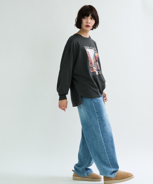 A.D.C.L.(エーディーシーエル)の「背面 デニム切替 プリント ビッグTシャツ(Tシャツ/カットソー・レディース・チャコールグレー/オフホワイト・M/L)」の9枚目の写真