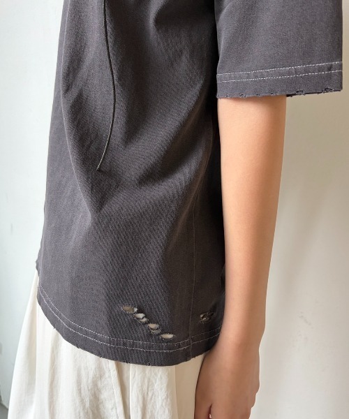 AIC.(エーアイシー)の「ピグメント加工カットアウトダメージTシャツ(Tシャツ/カットソー・レディース・オフホワイト/チャコールグレー/ブラウン・FREE)」の17枚目の写真