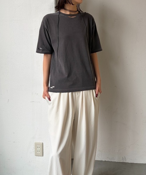 AIC.(エーアイシー)の「ピグメント加工カットアウトダメージTシャツ(Tシャツ/カットソー・レディース・オフホワイト/チャコールグレー/ブラウン・FREE)」の18枚目の写真