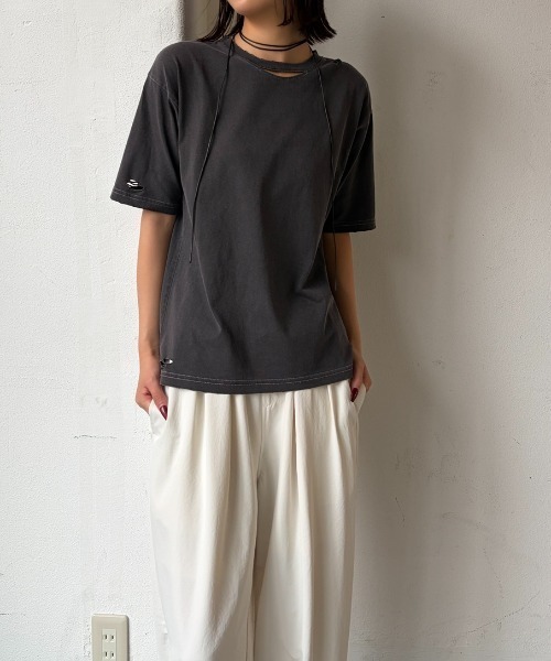 AIC.(エーアイシー)の「ピグメント加工カットアウトダメージTシャツ(Tシャツ/カットソー・レディース・オフホワイト/チャコールグレー/ブラウン・FREE)」の19枚目の写真