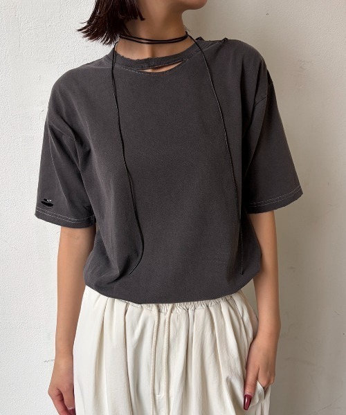 AIC.(エーアイシー)の「ピグメント加工カットアウトダメージTシャツ(Tシャツ/カットソー・レディース・オフホワイト/チャコールグレー/ブラウン・FREE)」の12枚目の写真