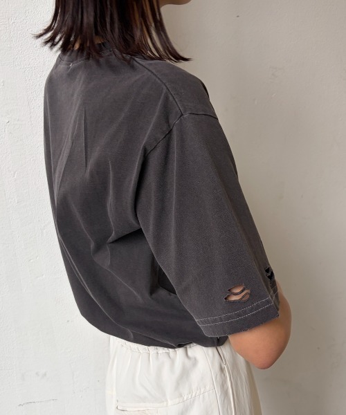 AIC.(エーアイシー)の「ピグメント加工カットアウトダメージTシャツ(Tシャツ/カットソー・レディース・オフホワイト/チャコールグレー/ブラウン・FREE)」の15枚目の写真