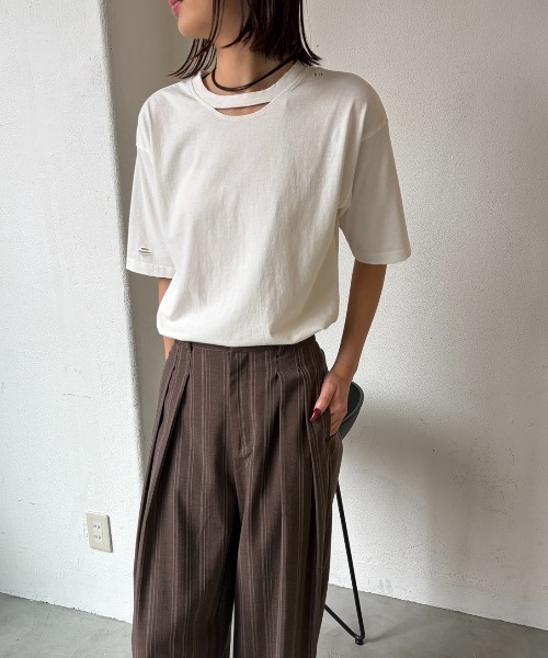 AIC.(エーアイシー)の「ピグメント加工カットアウトダメージTシャツ(Tシャツ/カットソー・レディース・オフホワイト/チャコールグレー/ブラウン・FREE)」の7枚目の写真