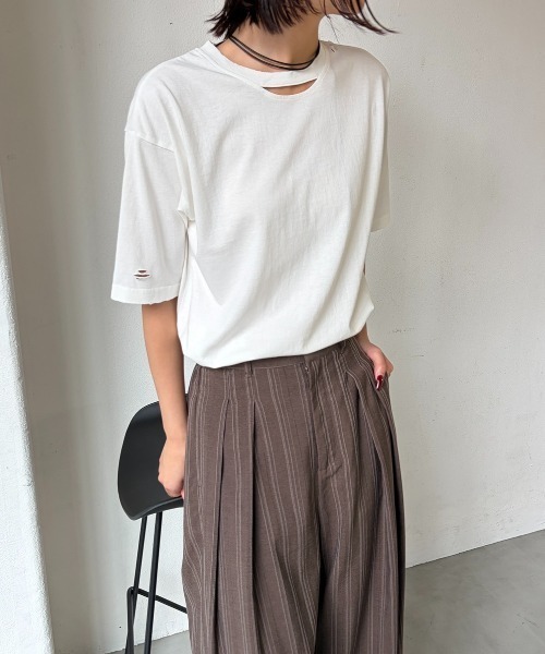 AIC.(エーアイシー)の「ピグメント加工カットアウトダメージTシャツ(Tシャツ/カットソー・レディース・オフホワイト/チャコールグレー/ブラウン・FREE)」の8枚目の写真
