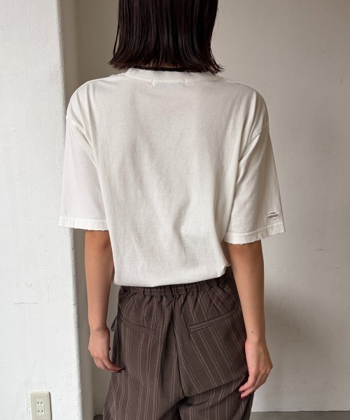 AIC.(エーアイシー)の「ピグメント加工カットアウトダメージTシャツ(Tシャツ/カットソー・レディース・オフホワイト/チャコールグレー/ブラウン・FREE)」の10枚目の写真