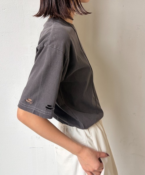 AIC.(エーアイシー)の「ピグメント加工カットアウトダメージTシャツ(Tシャツ/カットソー・レディース・オフホワイト/チャコールグレー/ブラウン・FREE)」の14枚目の写真