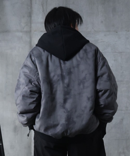 Confirm(コンファーム)の「AW ヴィンテージスモークウォッシュ柄 アブストラクト柄 ダブルジップ MA-1 中綿ブルゾン ビッグシルエット メンズ レディース ユニセックス 【Confirm】(ダウンジャケット/コート・メンズ・ブラック/ホワイト系/グレー系・L/M)」の18枚目の写真
