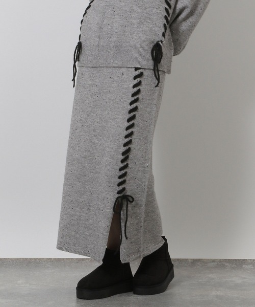 LAKOLE(ラコレ)の「ハンドステッチニットスカート / 587910(スカート・レディース・グレー/ブルー/アイボリー/モカ・FREE)」の2枚目の写真