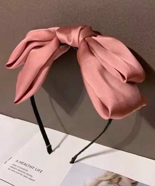 Mayree(メイリー)の「【urge select】リボン サテン カチューシャ(カチューシャ・レディース・ホワイト/グリーン/ピンク/レッド/ブラック・FREE)」の4枚目の写真