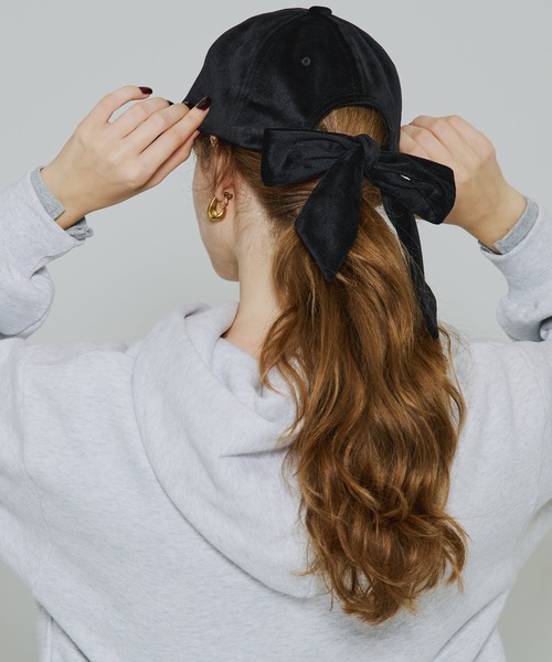 coca（coca）（コカ）の「【WEB限定セール】ベロアリボンキャップ（キャップ・レディース・グレイッシュベージュ/ブラック・ONE SIZE）」の11枚目の写真