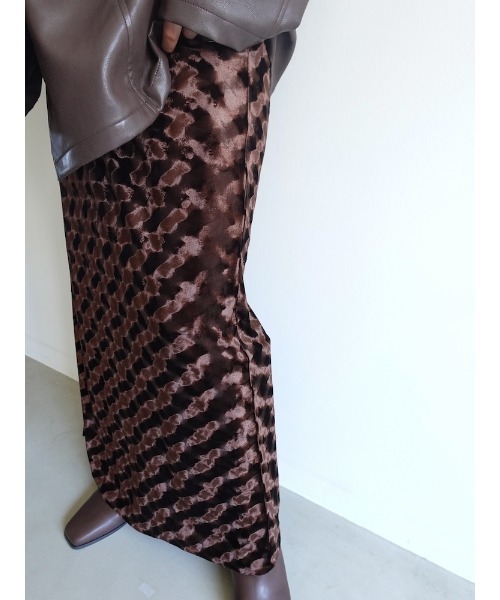 sahara(サハラ)の「Emboss Velour Long Skirt/エンボスベロアロングスカート(スカート・レディース・ブラック/ブラウン・M/S)」の8枚目の写真