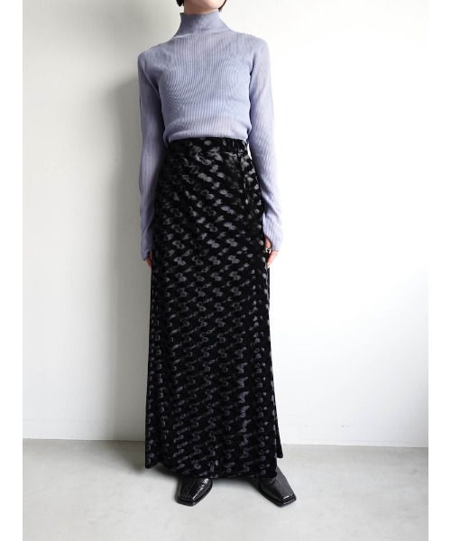 sahara(サハラ)の「Emboss Velour Long Skirt/エンボスベロアロングスカート(スカート・レディース・ブラック/ブラウン・M/S)」の4枚目の写真