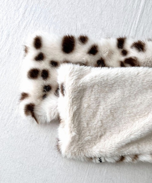 Casselini（キャセリーニ）の「リバーシブルティペット（ネックウォーマー/スヌード・レディース・アイボリー/ブラック・ONE SIZE）」の6枚目の写真