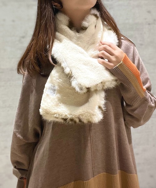 Casselini（キャセリーニ）の「リバーシブルティペット（ネックウォーマー/スヌード・レディース・アイボリー/ブラック・ONE SIZE）」の8枚目の写真