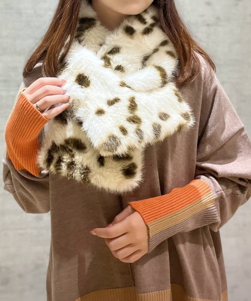 Casselini（キャセリーニ）の「リバーシブルティペット（ネックウォーマー/スヌード・レディース・アイボリー/ブラック・ONE SIZE）」の9枚目の写真