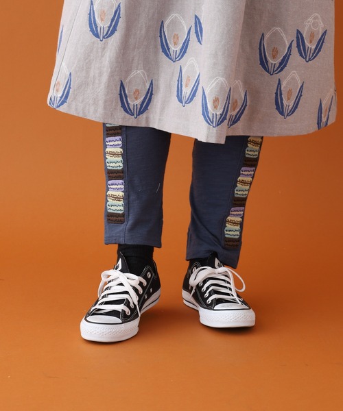 Emago(イマゴ)の「EMAGO マカロン刺繍レギンス(その他パンツ・レディース・ブルー/アイボリー/ブラック/ホワイト系その他・FREE)」の4枚目の写真