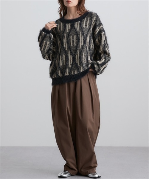 Soiunique（スワユニーク）の「フェザー切替ゆったりサイズ総柄ニット　［Soiunique］（ニット/セーター・レディース・ブラウン系/ブラック系・フリー）」の3枚目の写真