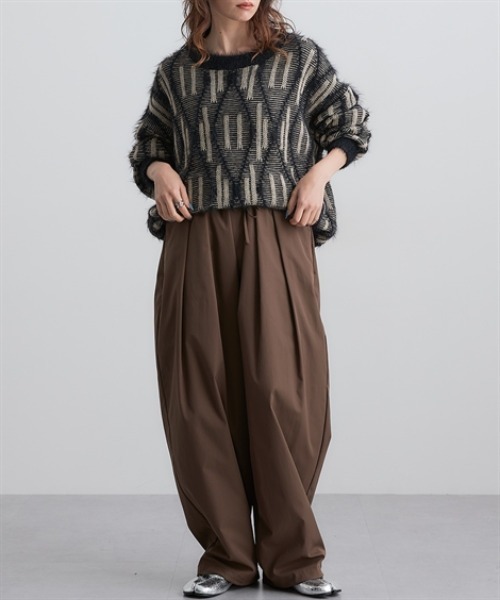 Soiunique（スワユニーク）の「フェザー切替ゆったりサイズ総柄ニット　［Soiunique］（ニット/セーター・レディース・ブラウン系/ブラック系・フリー）」の5枚目の写真