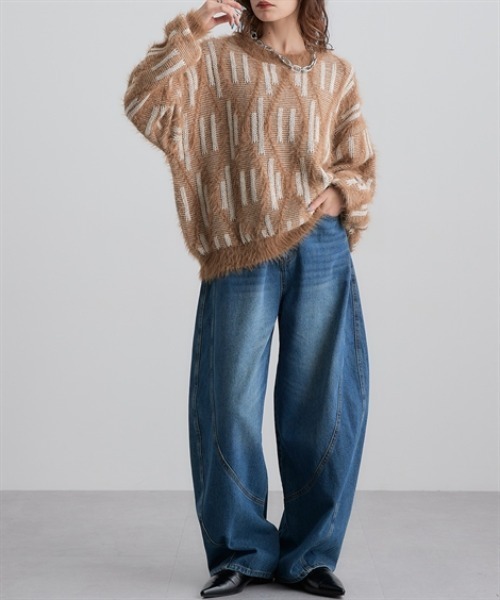 Soiunique（スワユニーク）の「フェザー切替ゆったりサイズ総柄ニット　［Soiunique］（ニット/セーター・レディース・ブラウン系/ブラック系・フリー）」の10枚目の写真