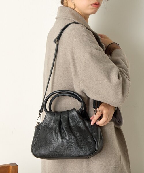 Jena espace merveilleux（ジェナ　エスパスメルヴェイユ）の「《さわゆい企画》【新色登場・WEB限定】プリーツレザーバッグ（トートバッグ・レディース・ブラック・FREE）」の5枚目の写真