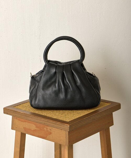 Jena espace merveilleux（ジェナ　エスパスメルヴェイユ）の「《さわゆい企画》【新色登場・WEB限定】プリーツレザーバッグ（トートバッグ・レディース・ブラック・FREE）」の6枚目の写真