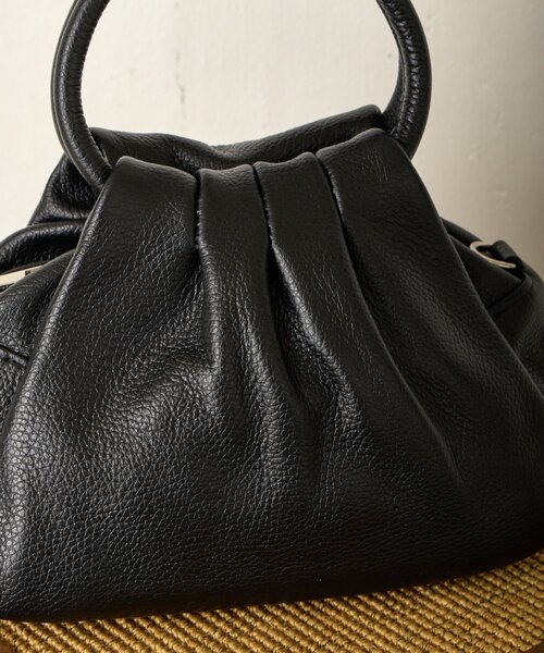 Jena espace merveilleux（ジェナ　エスパスメルヴェイユ）の「《さわゆい企画》【新色登場・WEB限定】プリーツレザーバッグ（トートバッグ・レディース・ブラック・FREE）」の11枚目の写真
