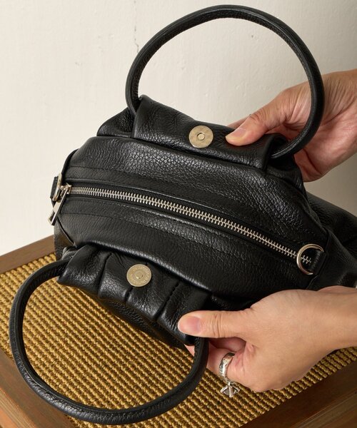 Jena espace merveilleux（ジェナ　エスパスメルヴェイユ）の「《さわゆい企画》【新色登場・WEB限定】プリーツレザーバッグ（トートバッグ・レディース・ブラック・FREE）」の12枚目の写真