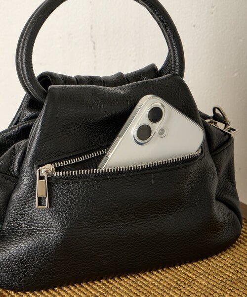 Jena espace merveilleux（ジェナ　エスパスメルヴェイユ）の「《さわゆい企画》【新色登場・WEB限定】プリーツレザーバッグ（トートバッグ・レディース・ブラック・FREE）」の16枚目の写真