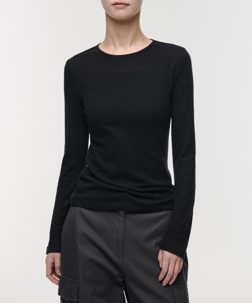 MUSINSA STANDARD WOMAN（ムシンサスタンダードウーマン）の「ウィメンズクルーネック長袖ニットTシャツ[ブラック]（Tシャツ/カットソー・レディース・その他・SMALL/MEDIUM/LARGE/X-SMALL）」の2枚目の写真
