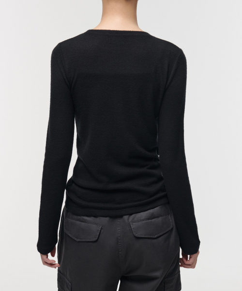 MUSINSA STANDARD WOMAN（ムシンサスタンダードウーマン）の「ウィメンズクルーネック長袖ニットTシャツ[ブラック]（Tシャツ/カットソー・レディース・その他・SMALL/MEDIUM/LARGE/X-SMALL）」の3枚目の写真