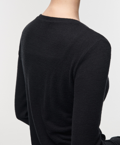 MUSINSA STANDARD WOMAN（ムシンサスタンダードウーマン）の「ウィメンズクルーネック長袖ニットTシャツ[ブラック]（Tシャツ/カットソー・レディース・その他・SMALL/MEDIUM/LARGE/X-SMALL）」の5枚目の写真