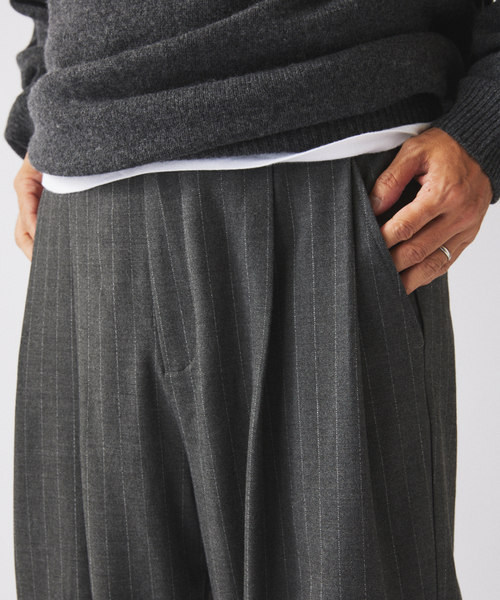 JOURNAL STANDARD relume(ジャーナルスタンダード レリューム)の「ヒールカット ルーズ ストライプ スラックス(スラックス・メンズ・グレー・LARGE/MEDIUM/SMALL)」の8枚目の写真