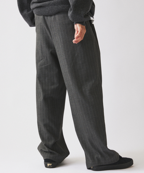 JOURNAL STANDARD relume(ジャーナルスタンダード レリューム)の「ヒールカット ルーズ ストライプ スラックス(スラックス・メンズ・グレー・LARGE/MEDIUM/SMALL)」の13枚目の写真