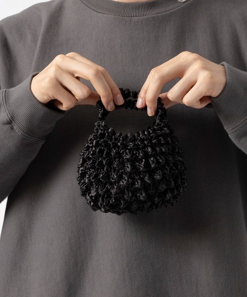 BUNZABURO（ブンザブロウ）の「二重ぷくぷくプチバッグ メタリック（ハンドバッグ・メンズ・ブラック・FREE）」の6枚目の写真