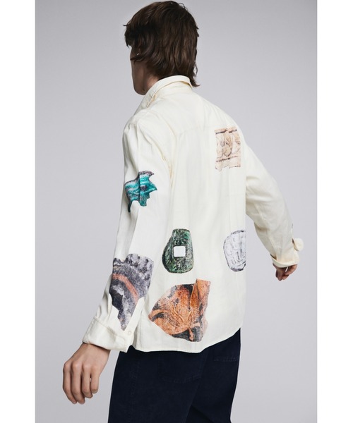 Desigual(デシグアル)の「パッチワーク 刺繍 シャツ / モザイク(シャツ/ブラウス・メンズ・ホワイト・S/M/L/XL)」の2枚目の写真