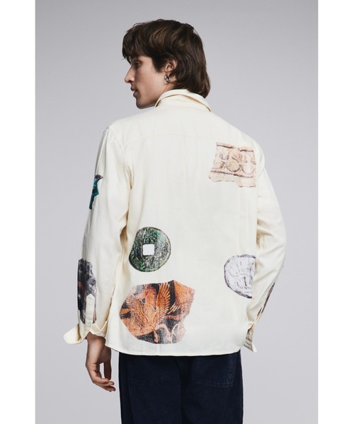 Desigual(デシグアル)の「パッチワーク 刺繍 シャツ / モザイク(シャツ/ブラウス・メンズ・ホワイト・S/M/L/XL)」の3枚目の写真